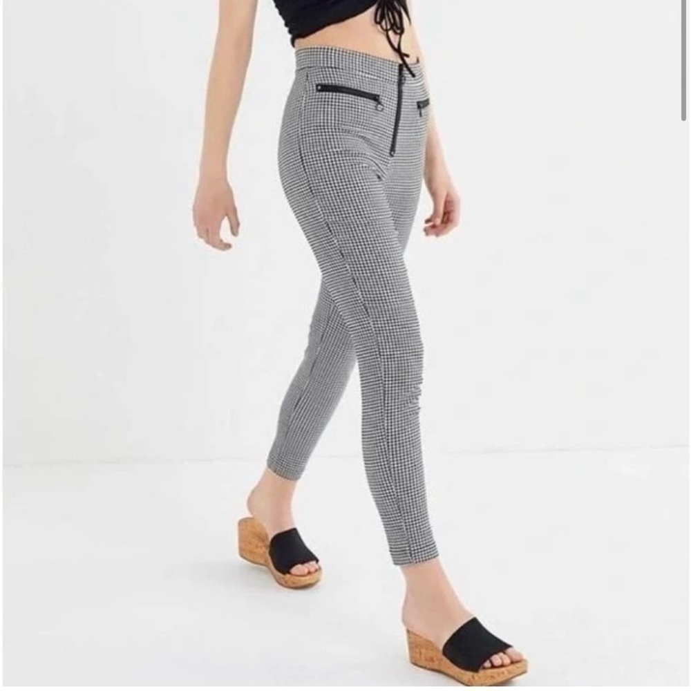 Urban Outfitters Black and White Checkered Cropped Pants - Picture 3 of 16